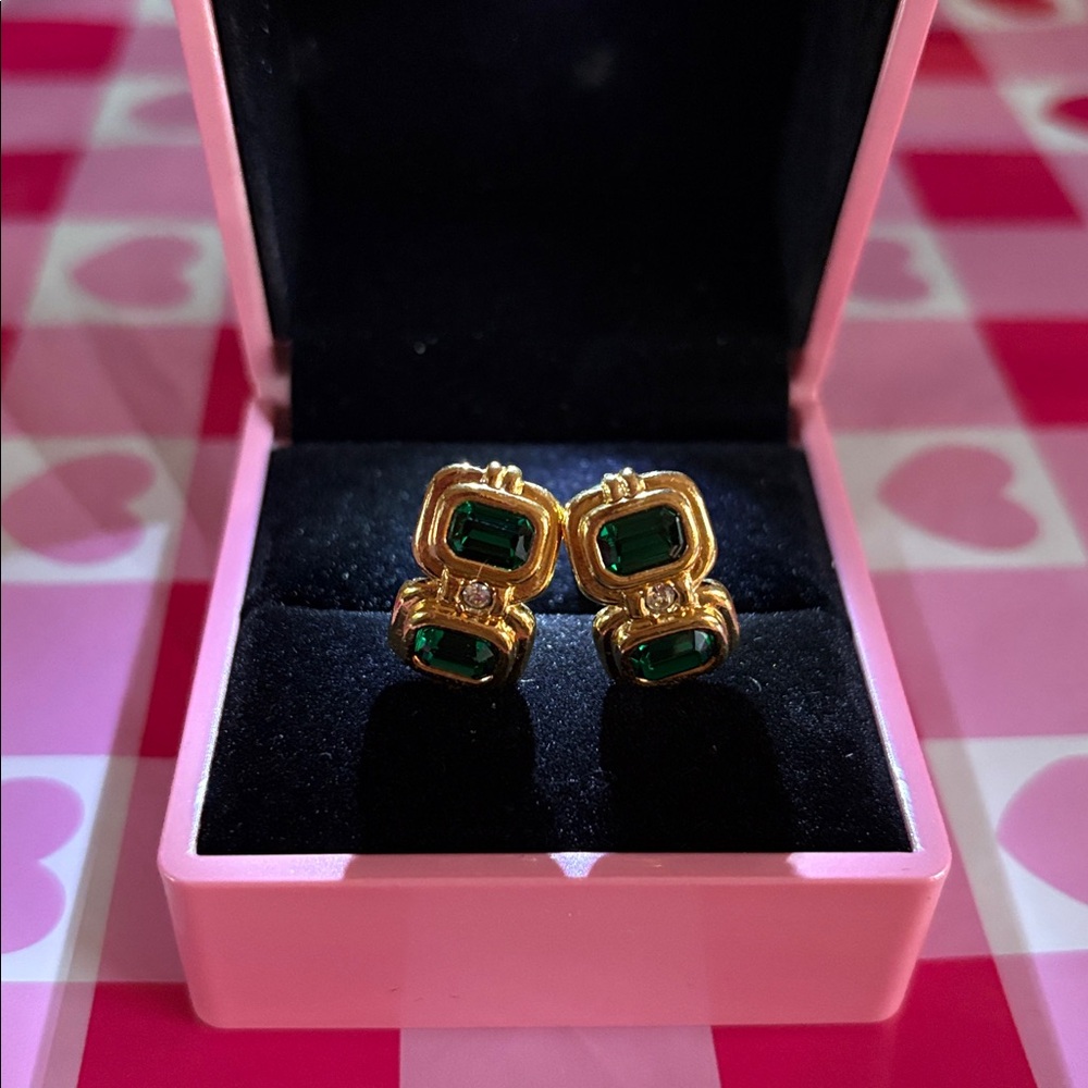 Vintage Clip on earrings Gold and Emerald - Picture 2 of 5